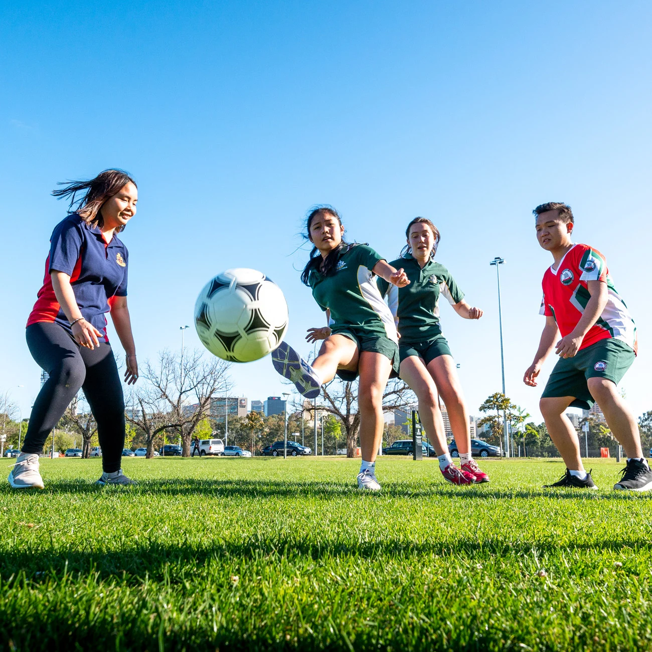 中超第1輪廣州隊0-1上海申花 劉若釩傷退朱辰傑點球破門.